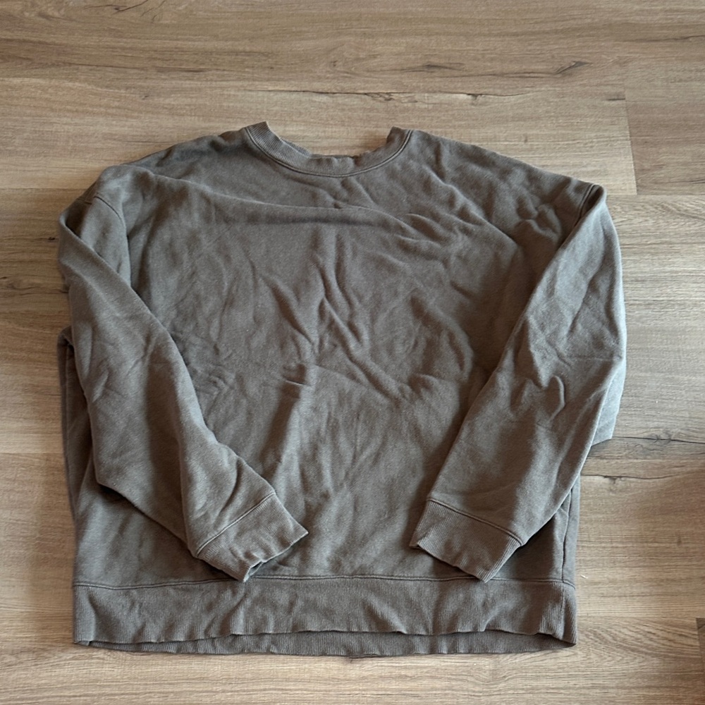 Women’s Classic Crewneck Sweater in Taupe